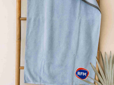 Serviette publicitaire personnalisée : un support textile puissant pour votre ma